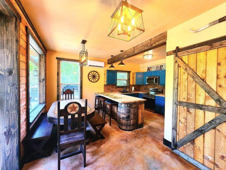 Waterfront Houston Hide Out In A Magical Forest Waller Exterior foto