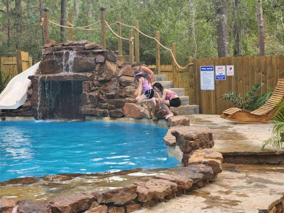 Waterfront Houston Hide Out In A Magical Forest Waller Exterior foto